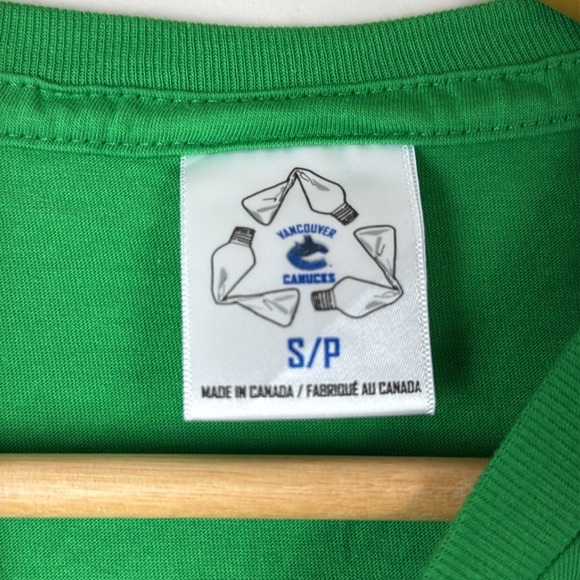 NHL Vancouver Canucks Green Graphic T-Shirt Small - Picture 2 of 6